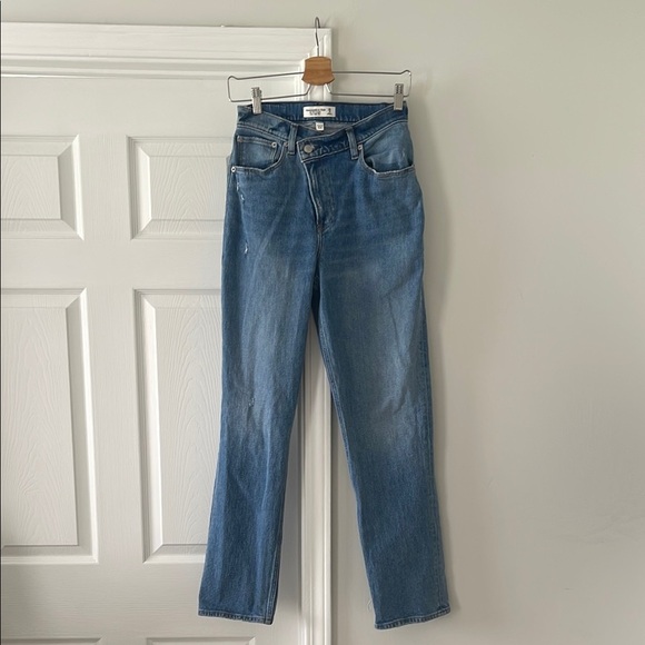 Abercrombie & Fitch Curve Love The 90’s Straight Ultra High Rise Size 26/2R - Picture 1 of 4